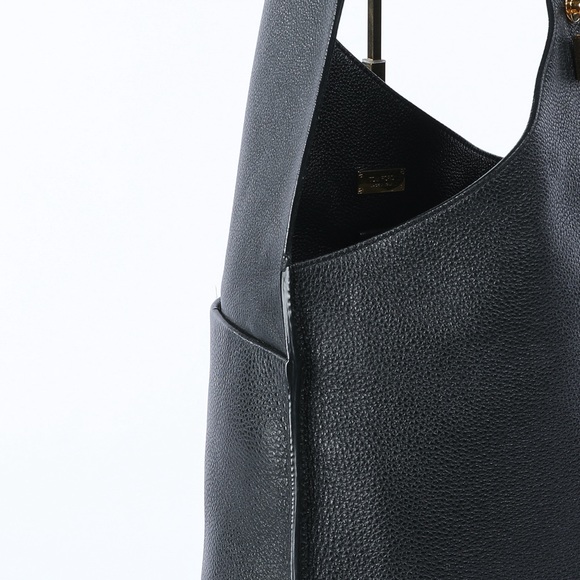 Tom Ford Large Pebbled Leather Single Strap Hobo/Toto Bag w Lock & Key - Gold - Picture 7 of 10